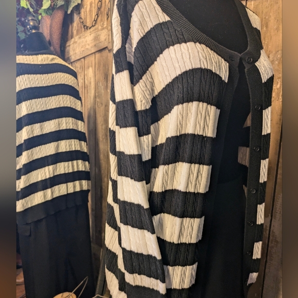 Nina Leonard button front sweater. XL - Picture 2 of 4